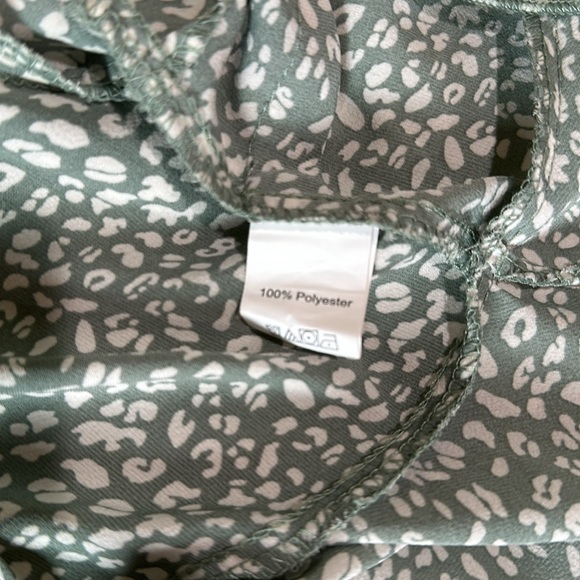 SHEIN XL cropped tie top - Picture 4 of 4